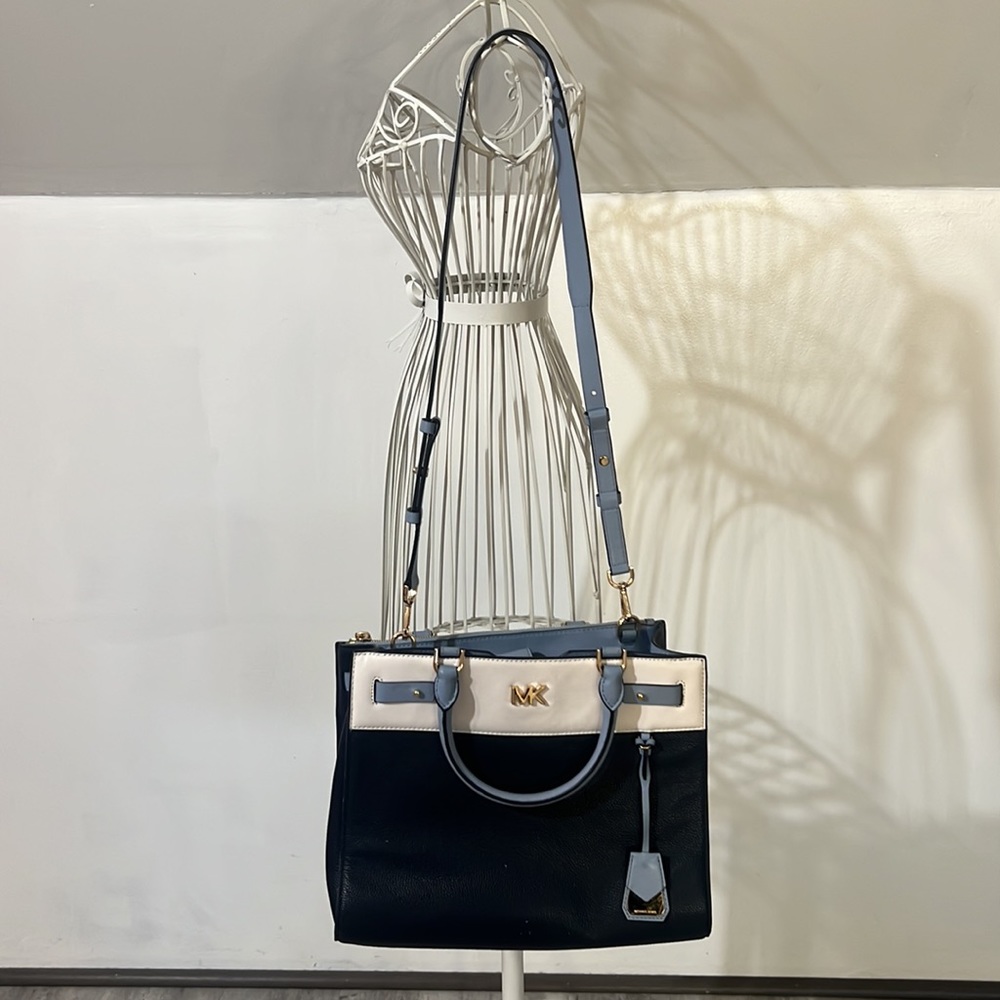 Michael Kors Reagan large satchel Navy blue and white. Pre owned very good cond